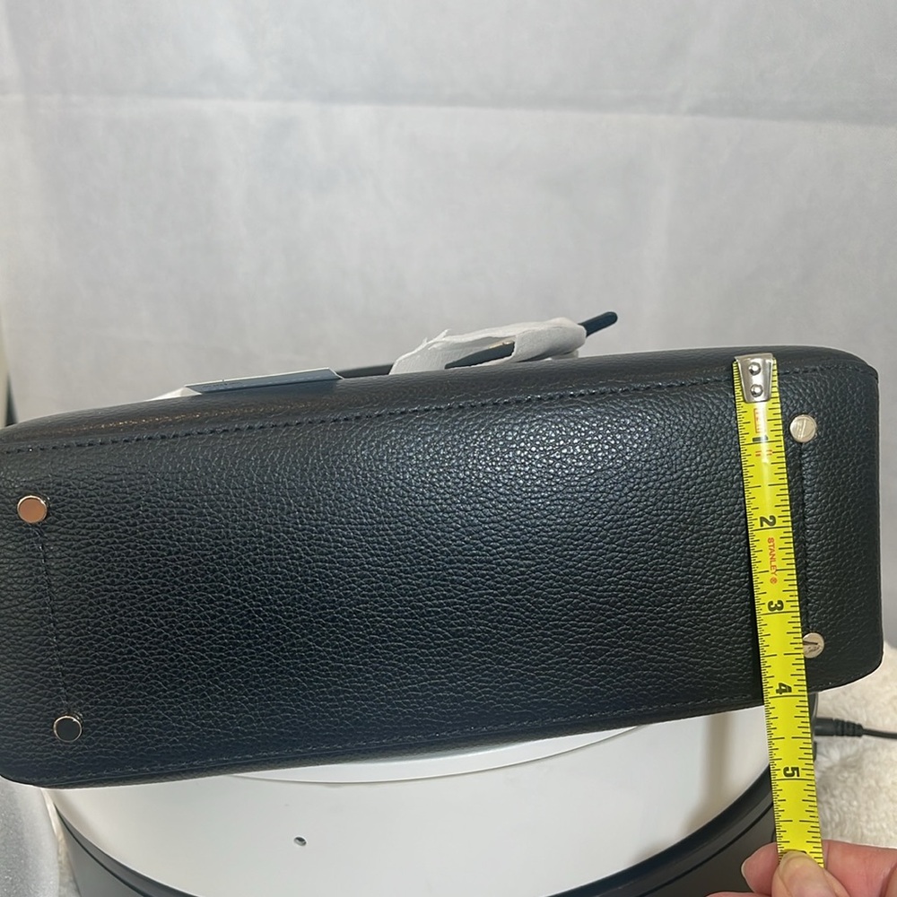 Kate spade ,NWT ,Black with Zipper close , 1 Pocket in side , shoulder Bag .tote - Picture 12 of 13